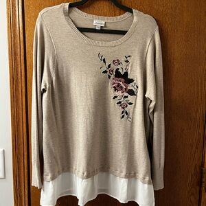 Avenue beige sweater with pink floral embroidery and white layered hem